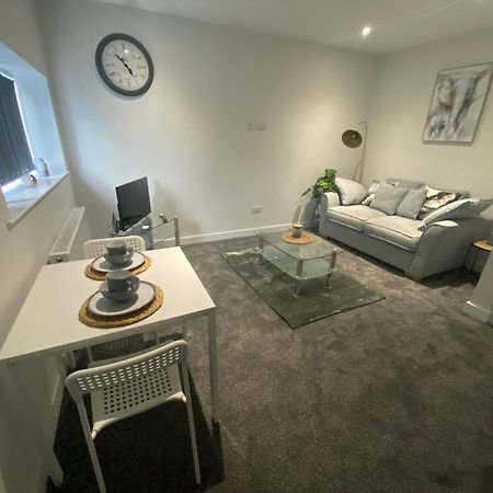 Entire 1X Bed Flat Apartment Bolton Bagian luar foto